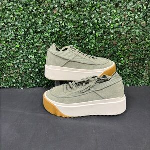 UGG EZ-Duzzit Platform Sneaker - W9.5